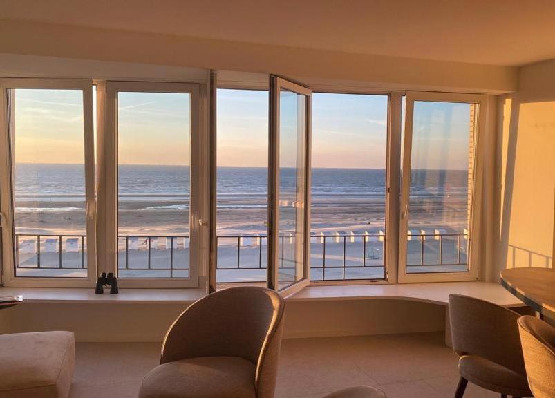 Ferienwohnung Zeedijk Oostduinkerke Frontaal Zeezicht - Volledig Gerenoveerd 2022! Exterior foto