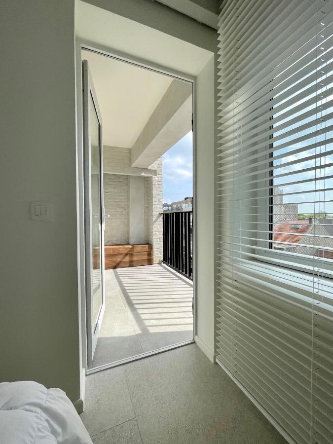 Ferienwohnung Zeedijk Oostduinkerke Frontaal Zeezicht - Volledig Gerenoveerd 2022! Exterior foto