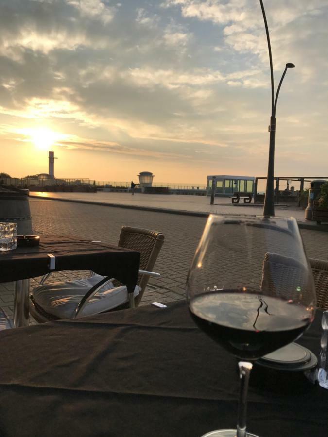 Ferienwohnung Zeedijk Oostduinkerke Frontaal Zeezicht - Volledig Gerenoveerd 2022! Exterior foto